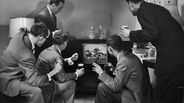 super-bowl-party-hosting-guide.jpg